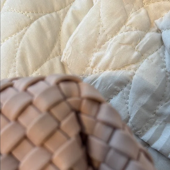 Elegant Woven Tote Bag in Blush Pink - Picture 8 of 9